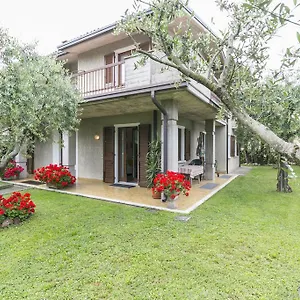 Apartment Casa Mary Due - Trilocale Con Giardino Privato A Due Passi Dal, Sirmione